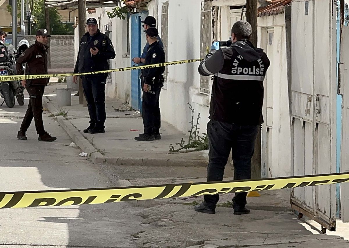 Tartıştığı 16 yaşındaki çocuğu başından tabancayla yaraladı