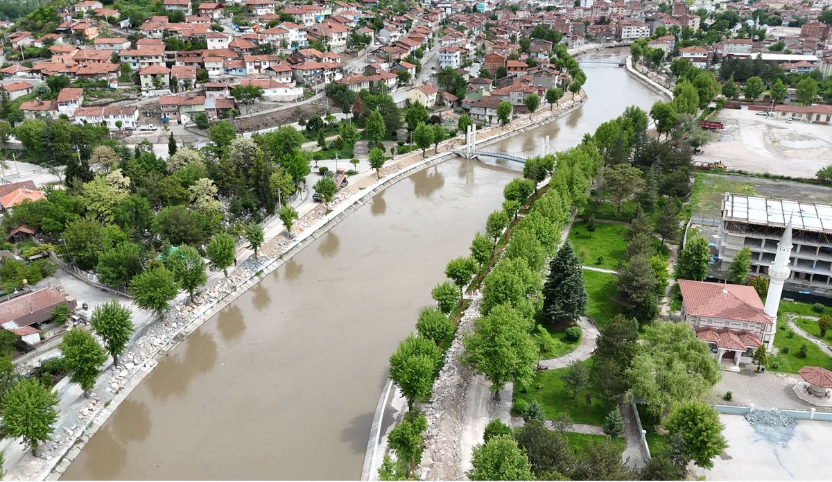Almus Barajı'nda maksimum doluluk: Yeşilırmak kenarına 9 kilometrelik kaya seti