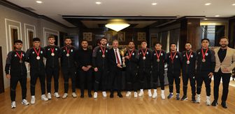 Pursaklar Belediyespor 7'li Ragbi'de Şampiyon, Başkan Çetin'i Ziyaret Etti