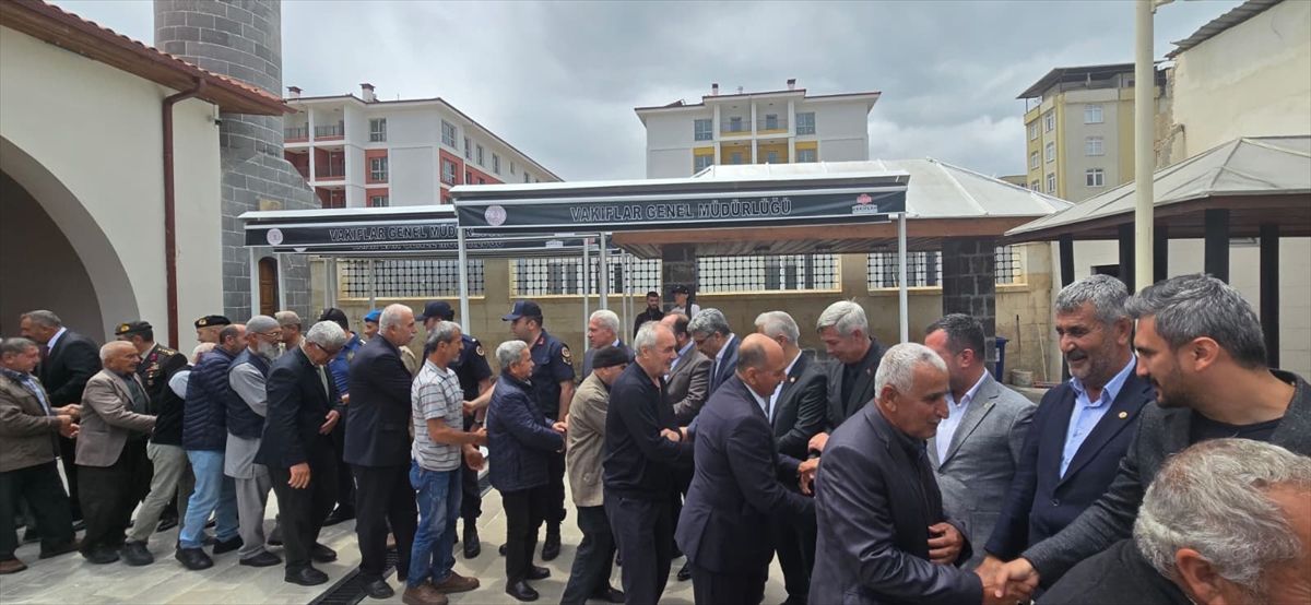 Tarihi camide bayramlaşma töreni