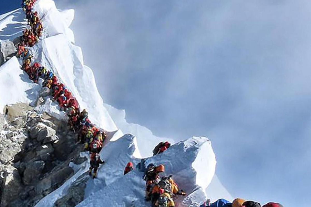 Everest'te 2 Hint dağcı hayatını kaybetti