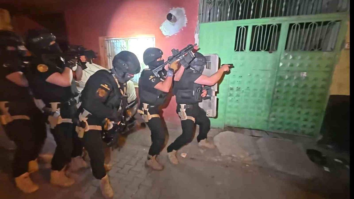 Adana'da DEAŞ'ın uyuyan hücresine operasyon: 16 kişi yakalandı