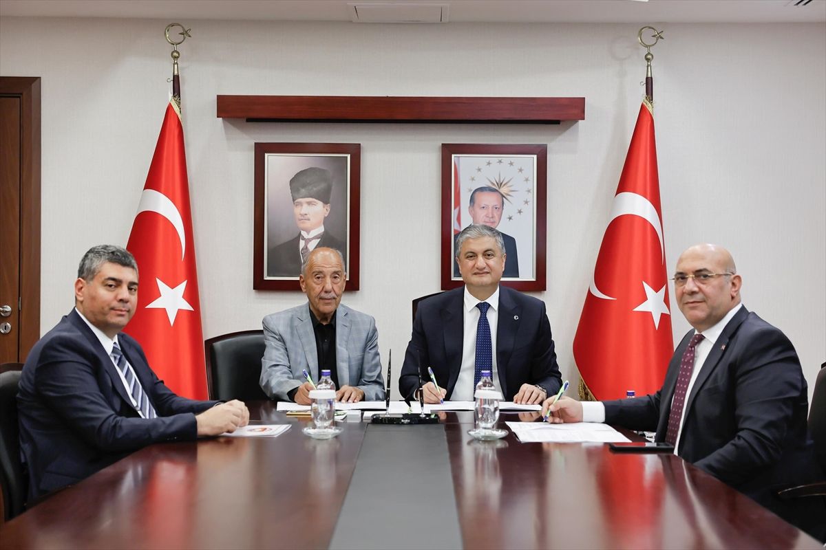 Adana'da hayırsever tarafından yaptırılacak ilkokulun protokolü imzalandı
