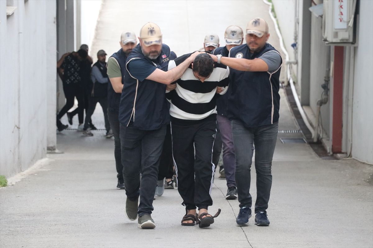 Adana'da terör örgütü DEAŞ operasyonunda 16 zanlı yakalandı