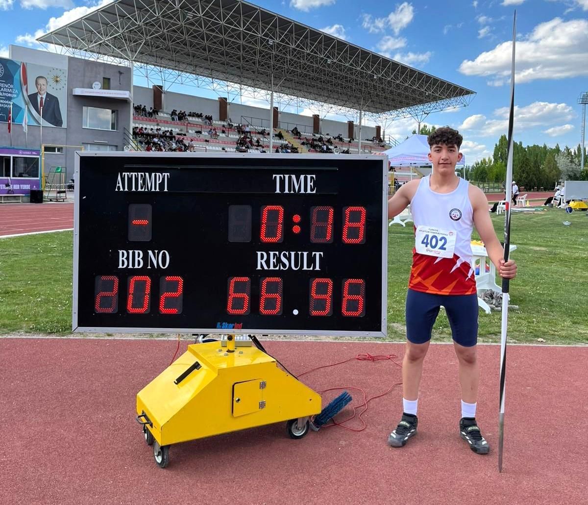 Adil Sani Konukoğlu Spor Lisesi öğrencisi cirit atmada Türkiye şampiyonu oldu