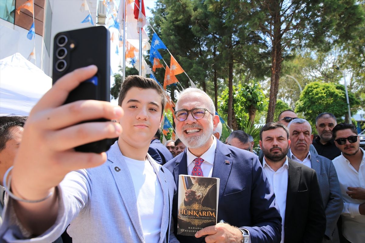 AK Parti Grup Başkanvekili Yenişehirlioğlu, Manisa'da bayramlaşma programlarına katıldı