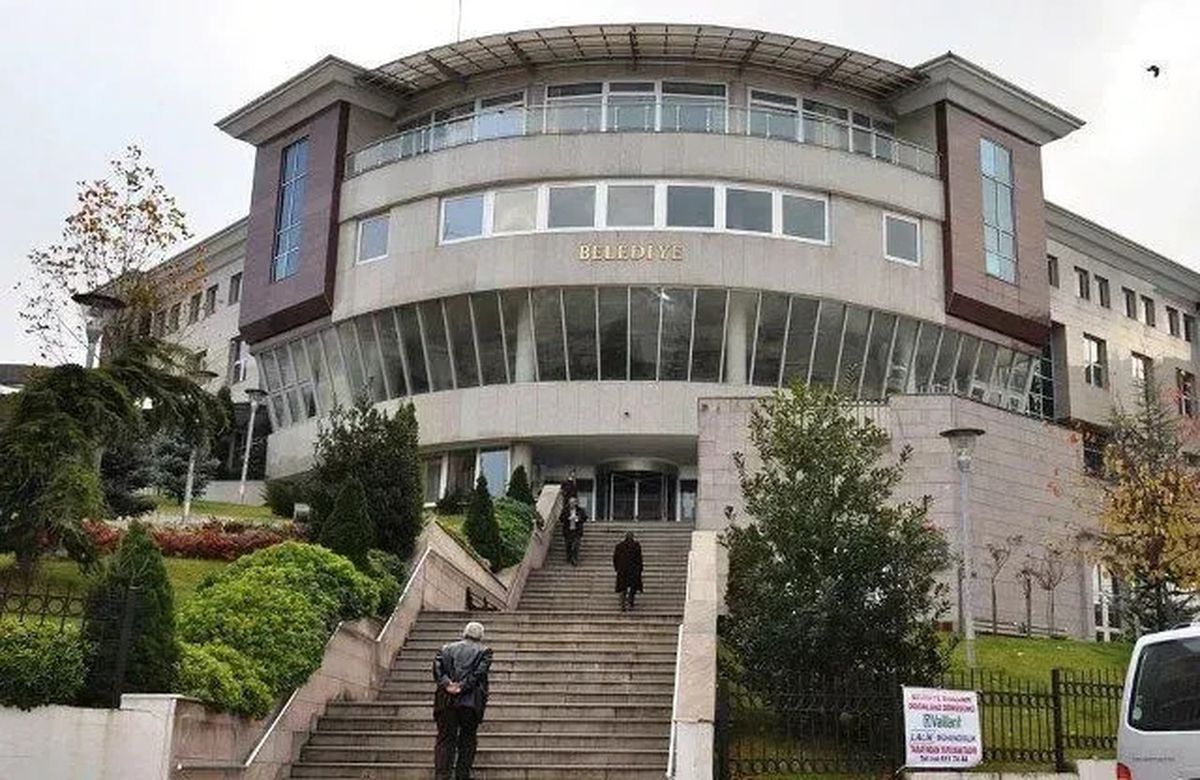Düzce Belediye Başkanı Fikret Albayrak 'İrtikap' suçlamasıyla gözaltına alındı