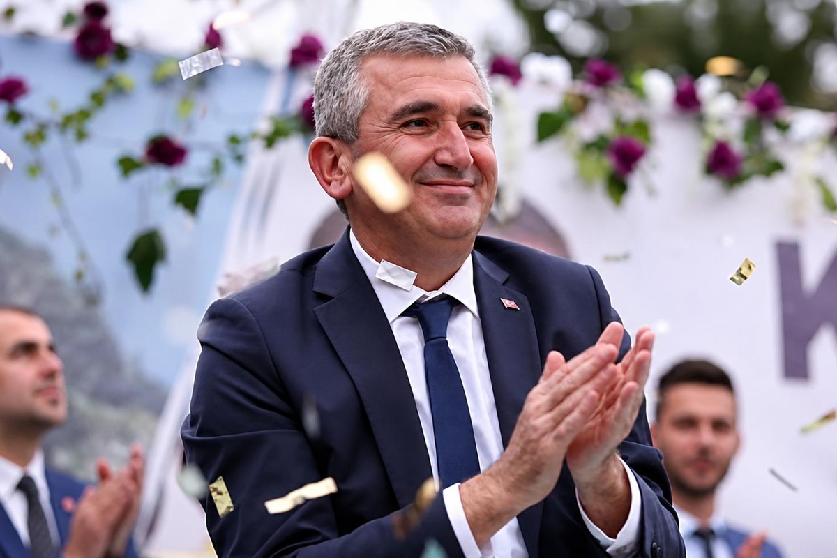 Akçakoca Belediye Başkanı Fikret Albayrak gözaltına alındı! 2,5 milyon TL rüşvet iddiası
