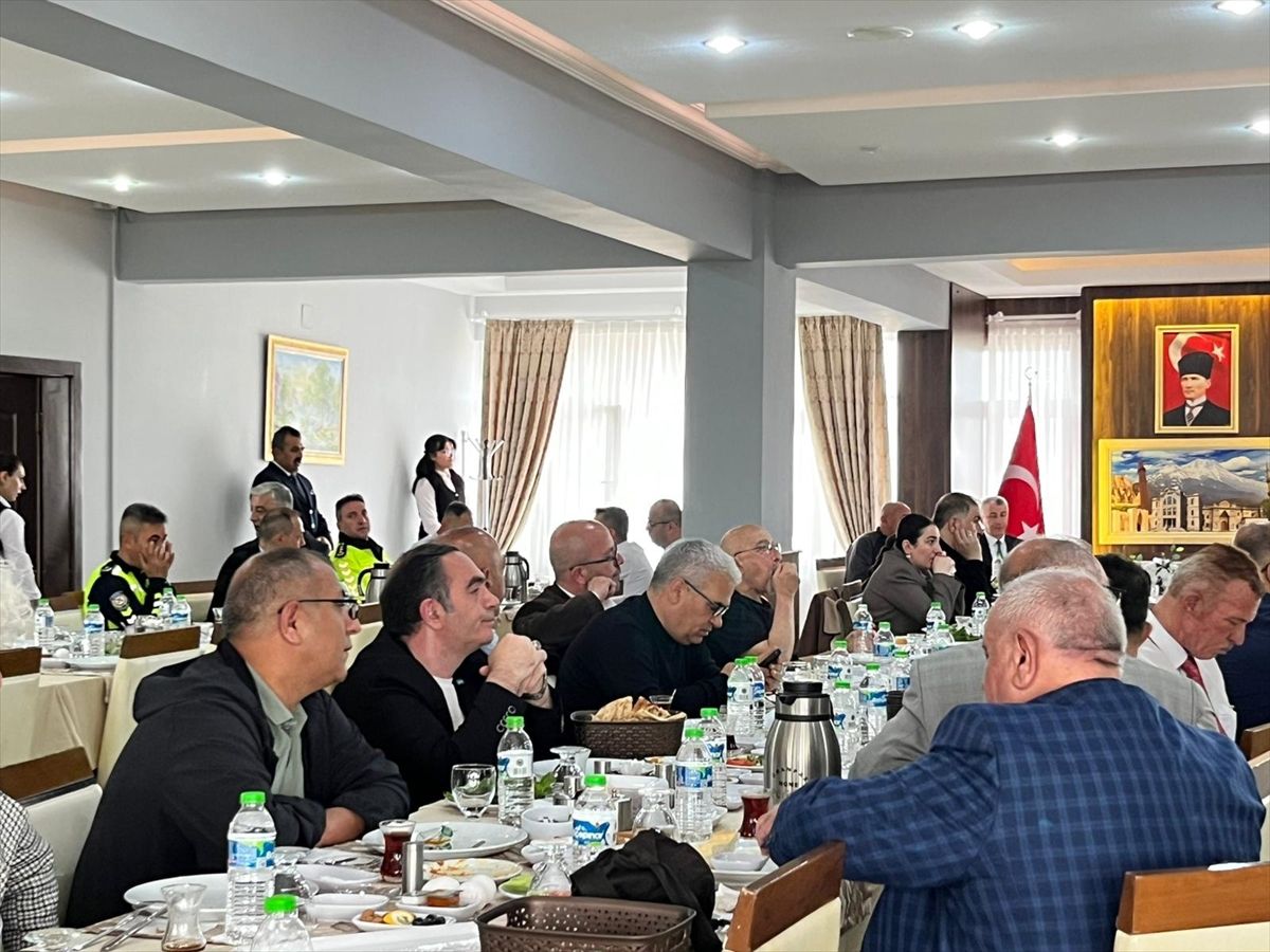 Aksaray Valisi Duru, gazetecilerle bir araya geldi