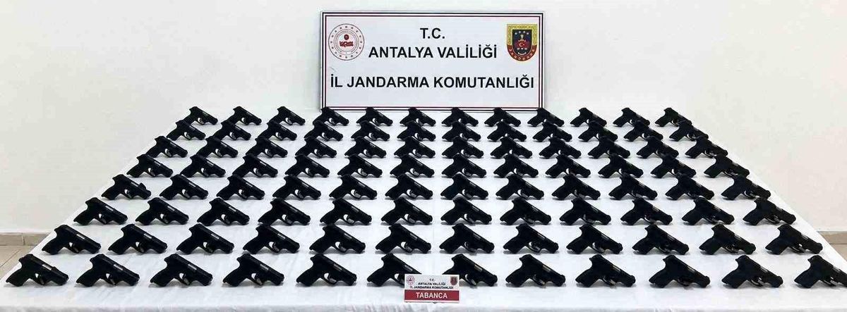 Antalya'da 100 adet ruhsatsız tabanca ele geçirildi