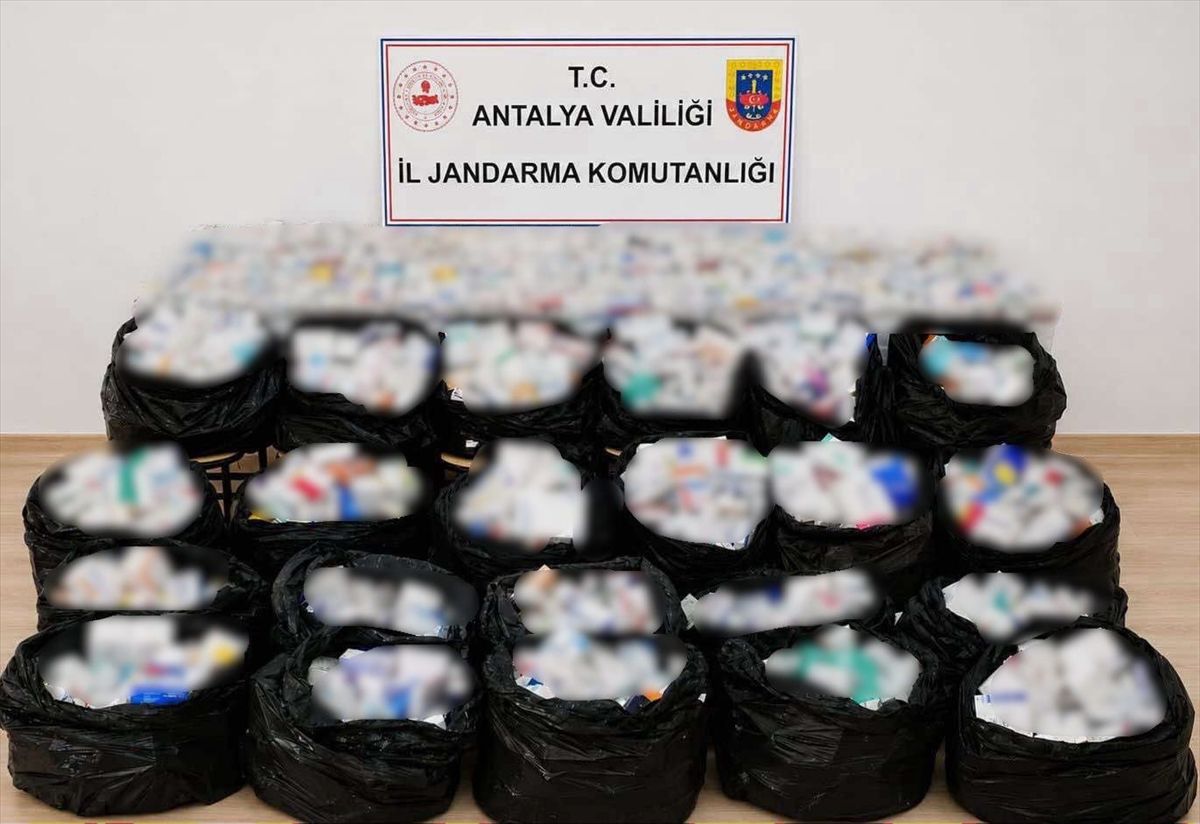 Antalya'da uyuşturucu operasyonunda 9 kişi yakalandı