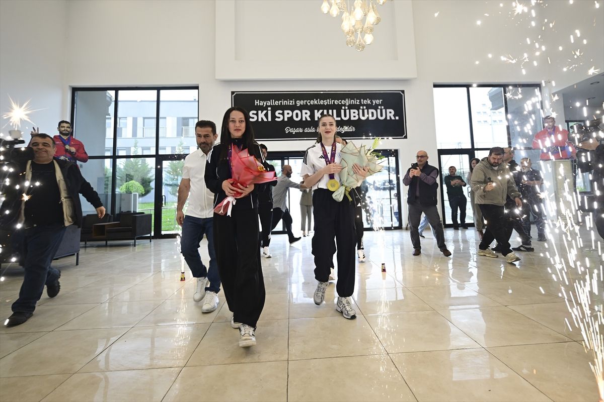 ASKİ Spor, Avrupa'dan madalyayla dönen tekvandocuları için kutlama töreni düzenledi