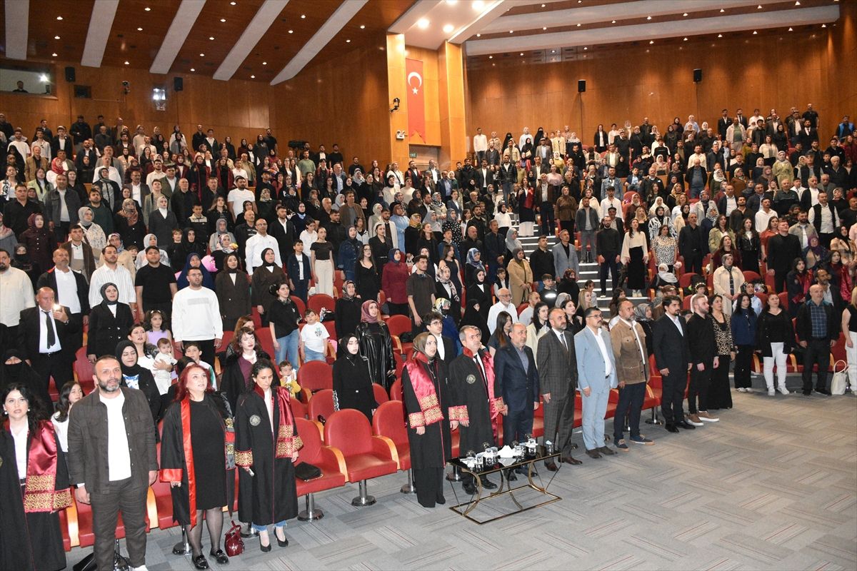 Atatürk Üniversitesi İletişim Fakültesi'nde mezuniyet töreni yapıldı