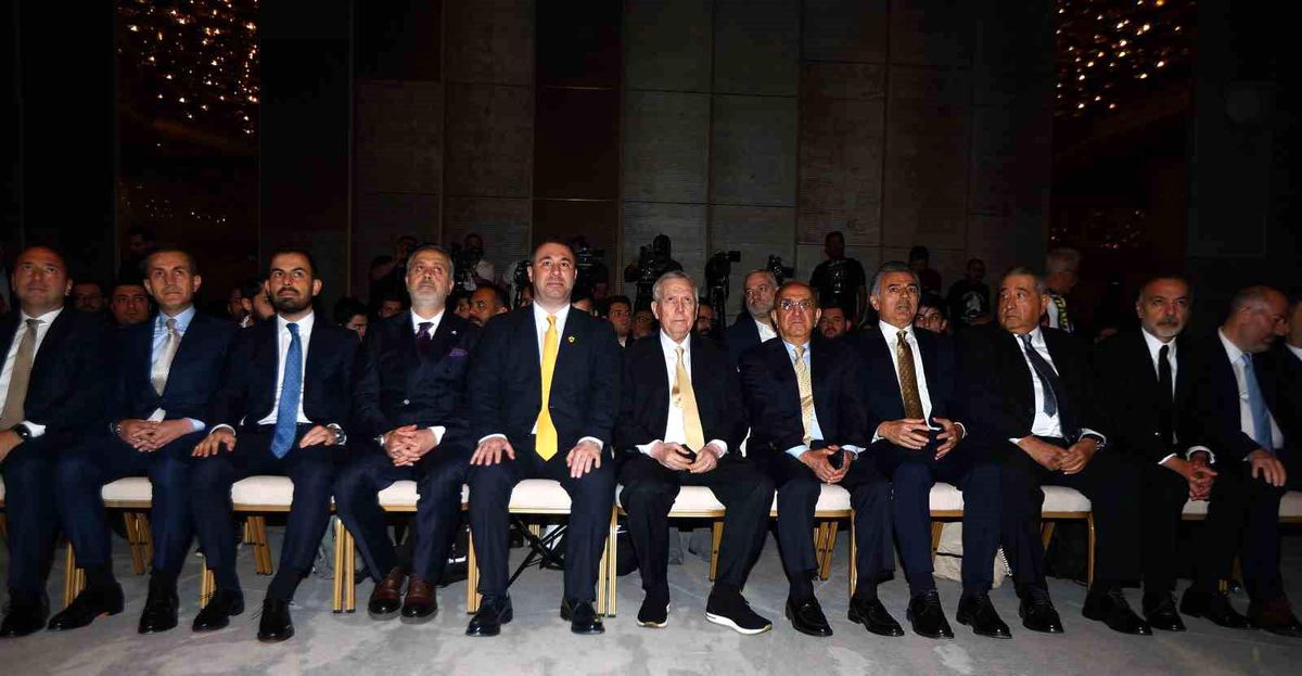 Aziz Yıldırım: 'Hep beraber büyük bir mücadeleye adım atıyoruz'