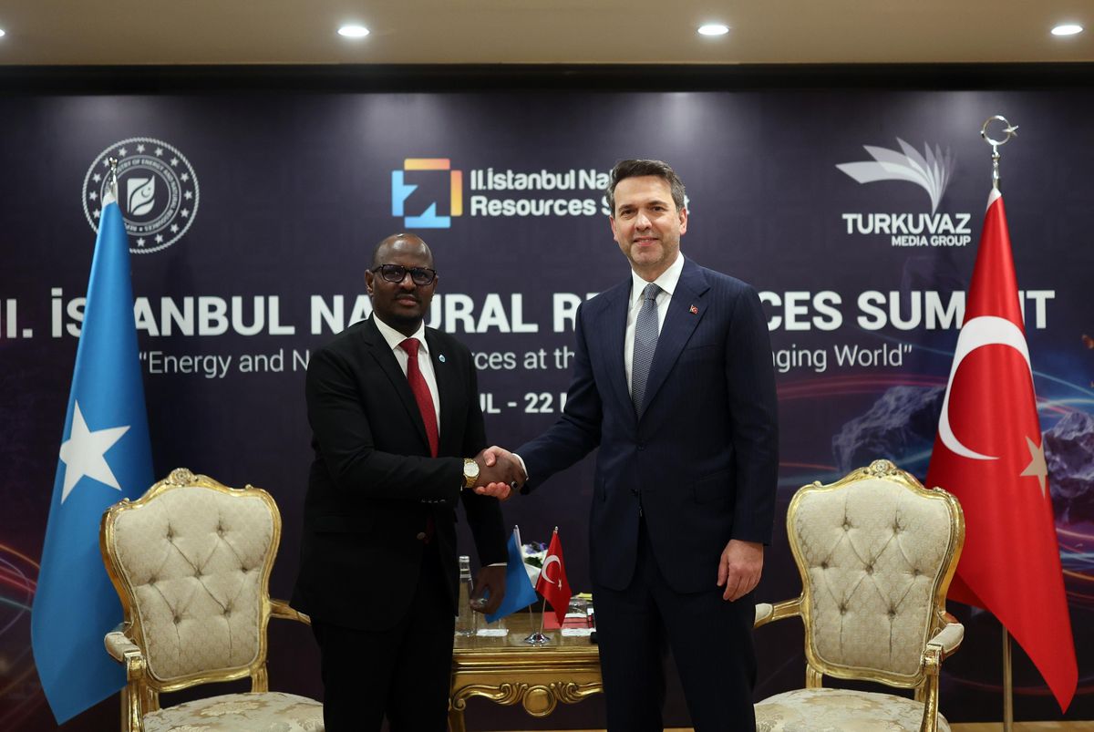 Bakan Bayraktar ve Somali Petrol Bakanı, Çağrı Bey Sondajını Görüştü