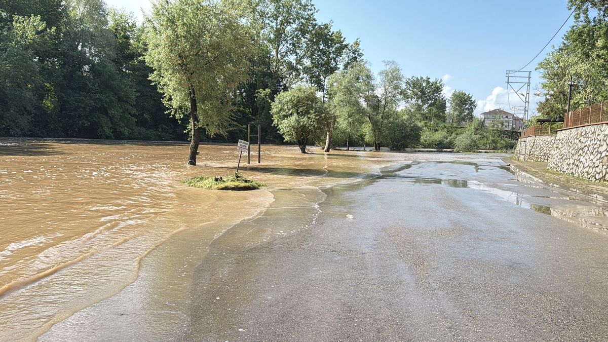 Bartın Irmağı'nın su seviyesi 2 metre yükseldi