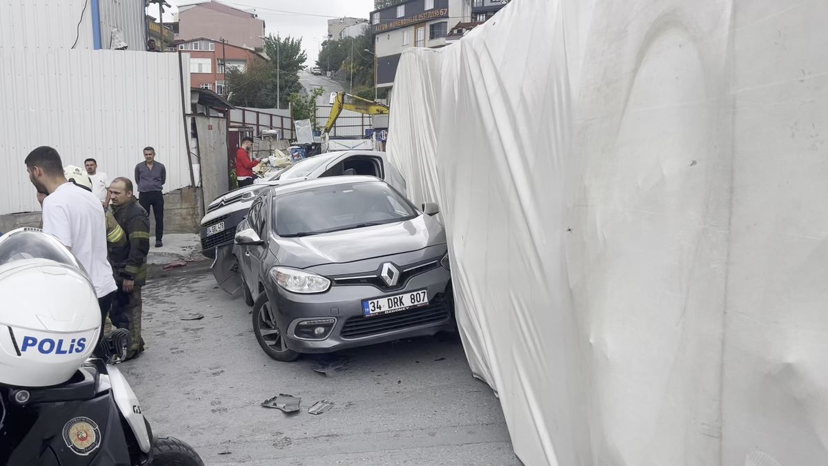Başakşehir'de devrilen TIR iki aracı ezdi; 1 kişi yaralandı, soruşturma başlatıldı