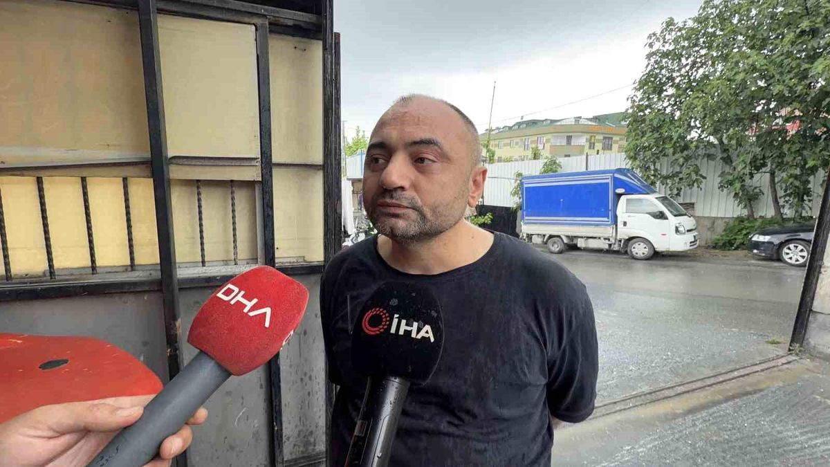 Başakşehir'de tır iki otomobilin üzerine devrildi: 1 yaralı