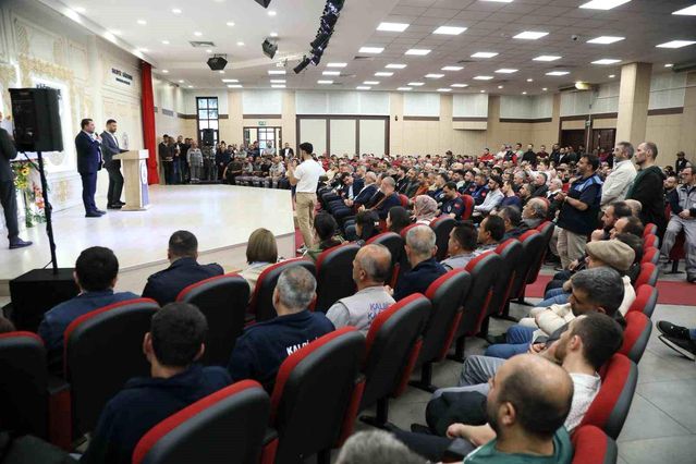 Başkan Öztekin personelle bayram sevincini paylaştı