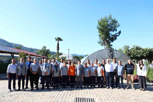 Başkan Ünlü, personelle bayramlaştı