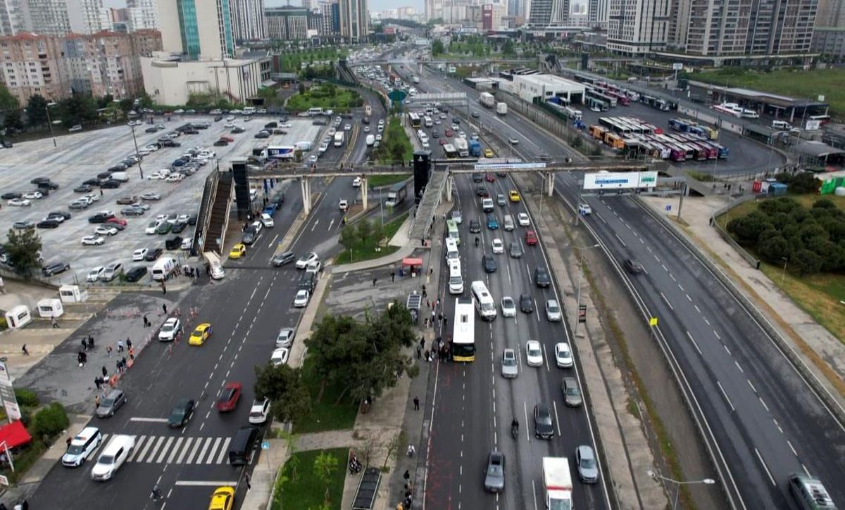 Bayram tatili öncesi İstanbul'da trafik yoğunluğu yüzde 65'e ulaştı