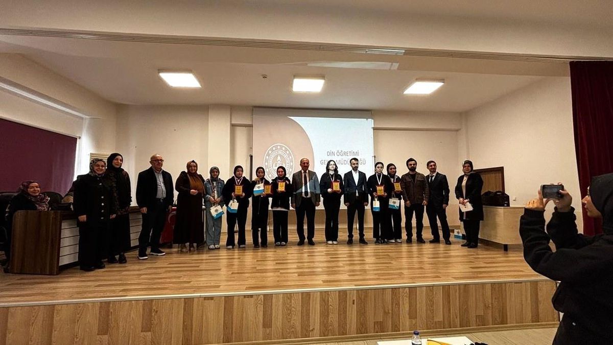 Bilecik'te Kur'an-ı Kerim okuma yarışmasında ödüller sahiplerini buldu