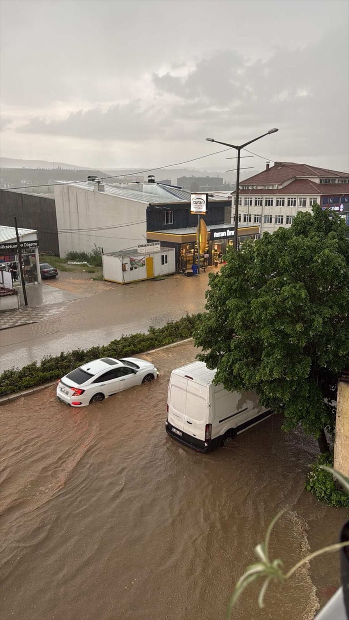 Bilecik'te sağanak hayatı olumsuz etkiledi