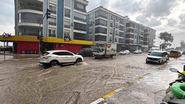 Bozdoğan'da sağanak yağış sonrası ekipler sahada