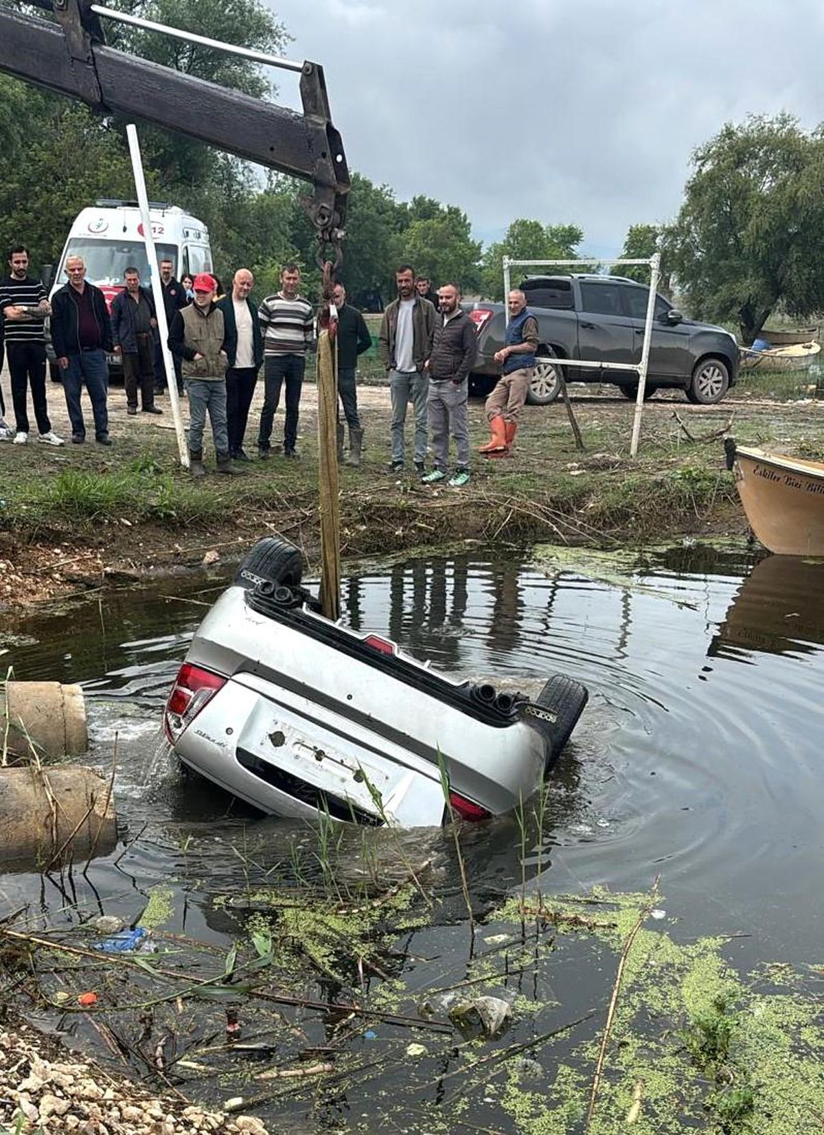 Bursa'da otomobil göle uçtu: AFAD sürücüyü ararken o olay yerine geldi