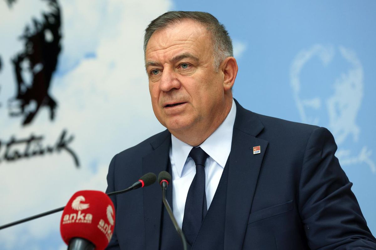 CHP'li Meclis Üyesi İlker Uluer'den olay iddia: Gökhan Zeybek'in kızına 500 bin dolar gönderildi