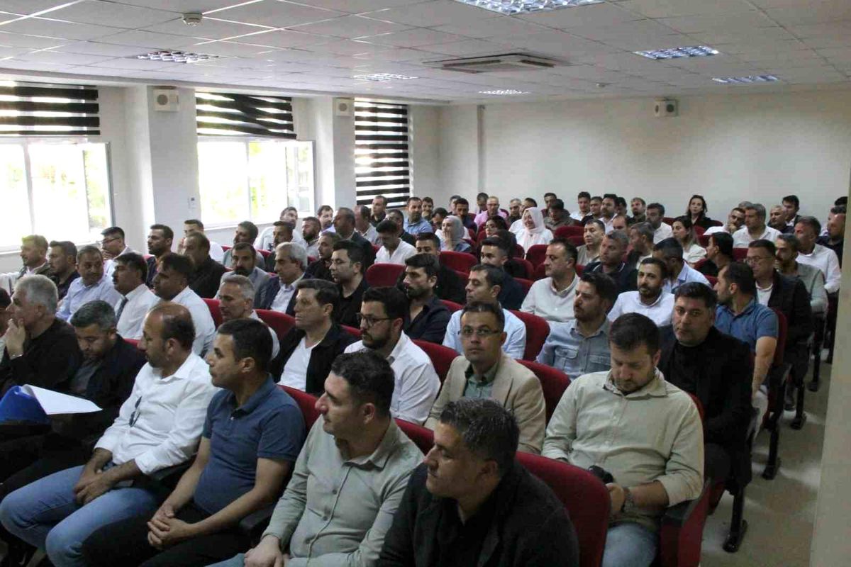 Cizre'de okul müdürleri toplantısında eğitim masaya yatırıldı