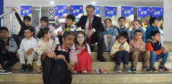 Çocuk yaşta yuttuğu sahne tozu tiyatronun müdürü yaptı