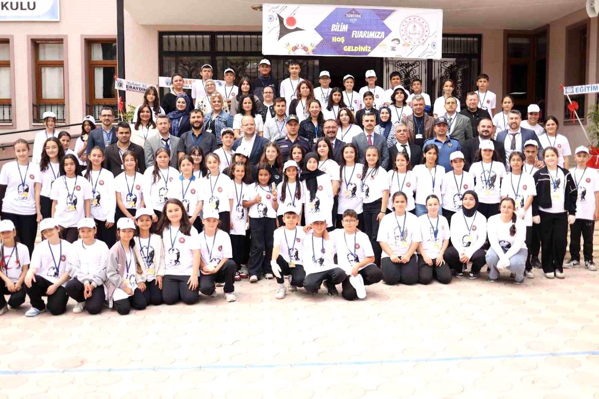 Denizli'de ortaokul öğrencilerinin projeleri bilim şenliğinde görücüye çıktı