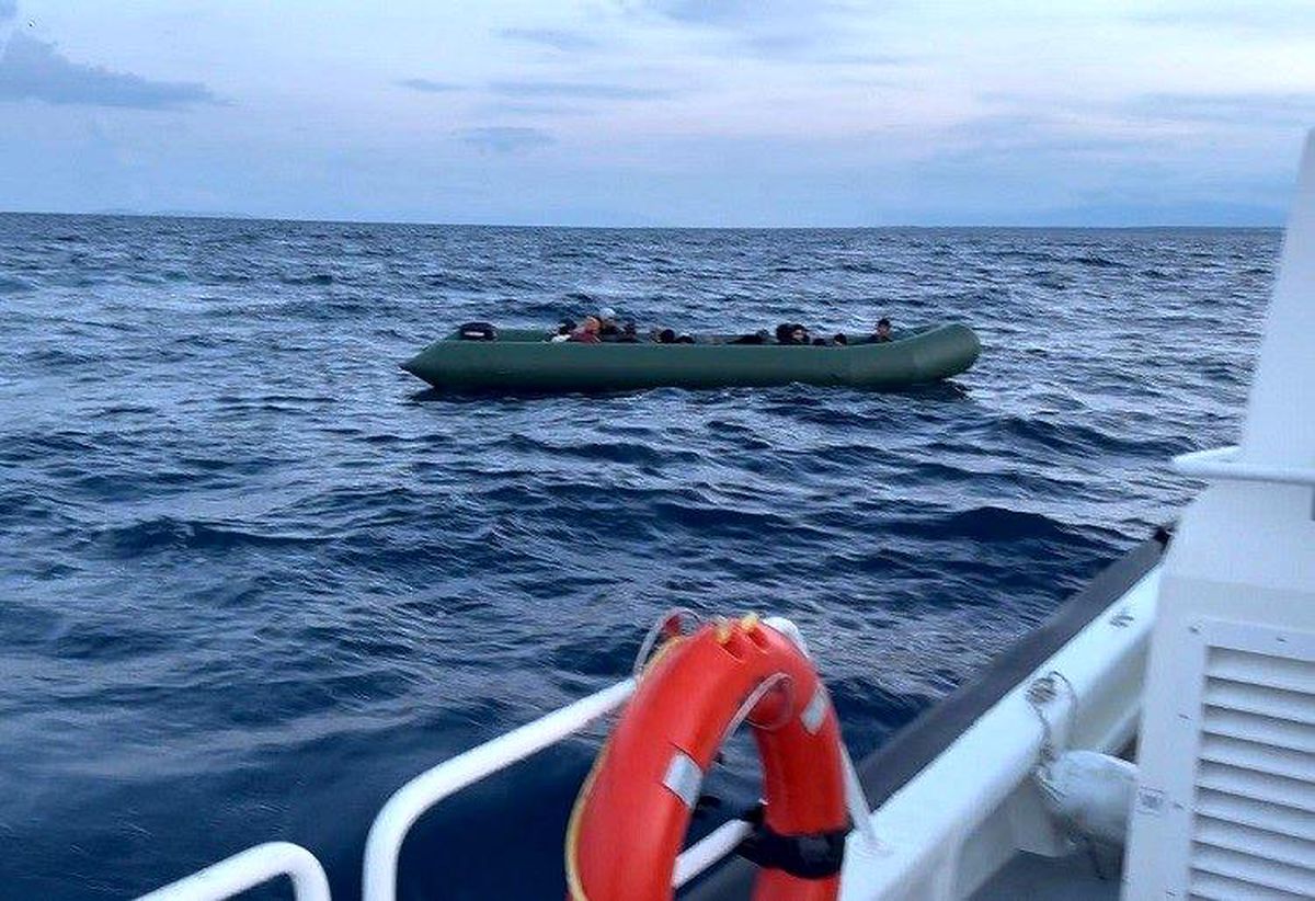 Didim'de 11 düzensiz göçmen kurtarıldı