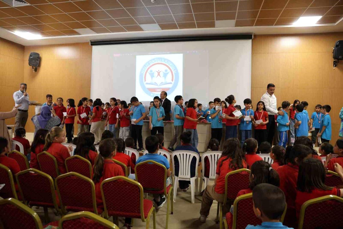Kozan'da Dijital Bağımlılığa Karşı Kitap Yarışması: 52 Öğrenci Tam Puanla Birinci Oldu