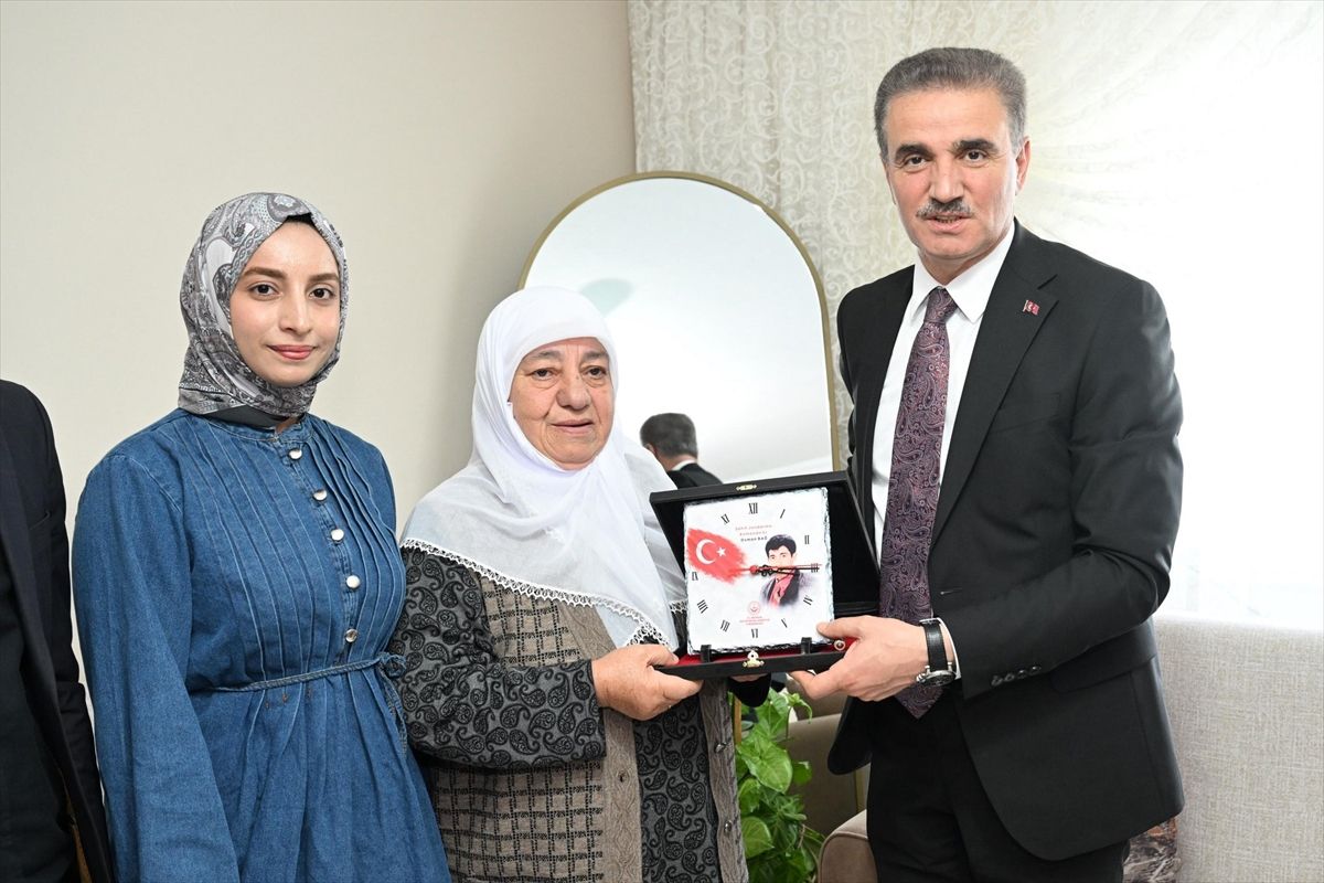 Vali Baruş’tan Hınıs’ta şehit ailesi ve gazi ziyareti