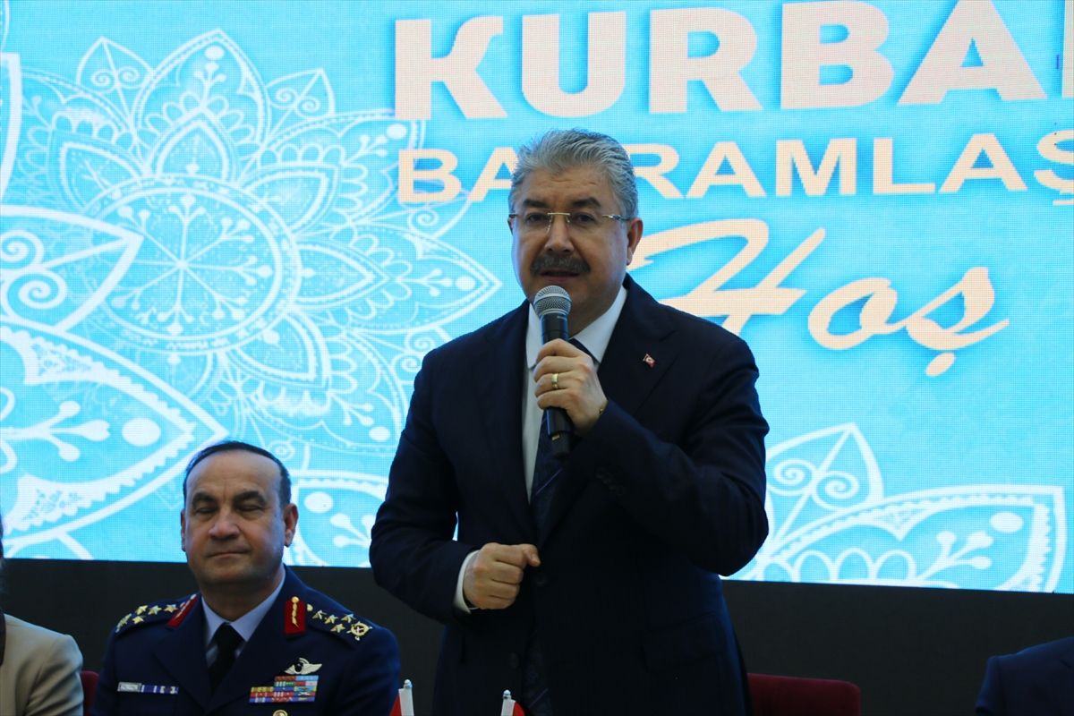 Eskişehir'de protokol üyeleri bayramlaştı