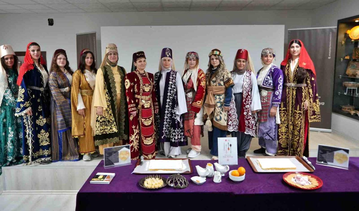 Antalya'da lokumun kültür yolculuğu: Finike portakallı lokum büyük ilgi gördü