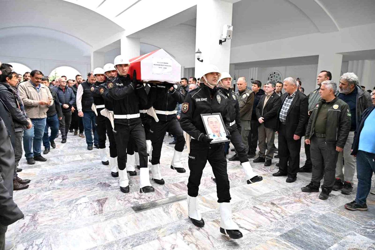 Geçirdiği rahatsızlık sonucu vefat eden polis memuru son yolculuğuna uğurlandı