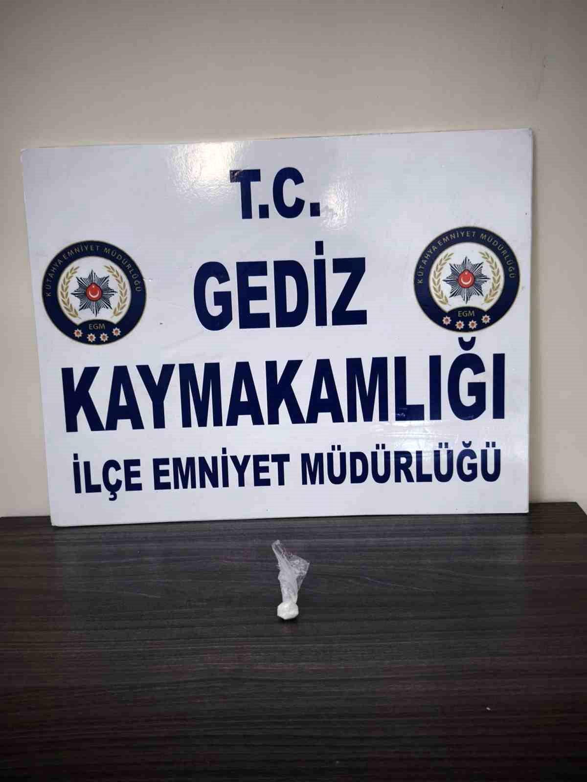 Gediz'de polis uyuşturucuya geçit vermiyor