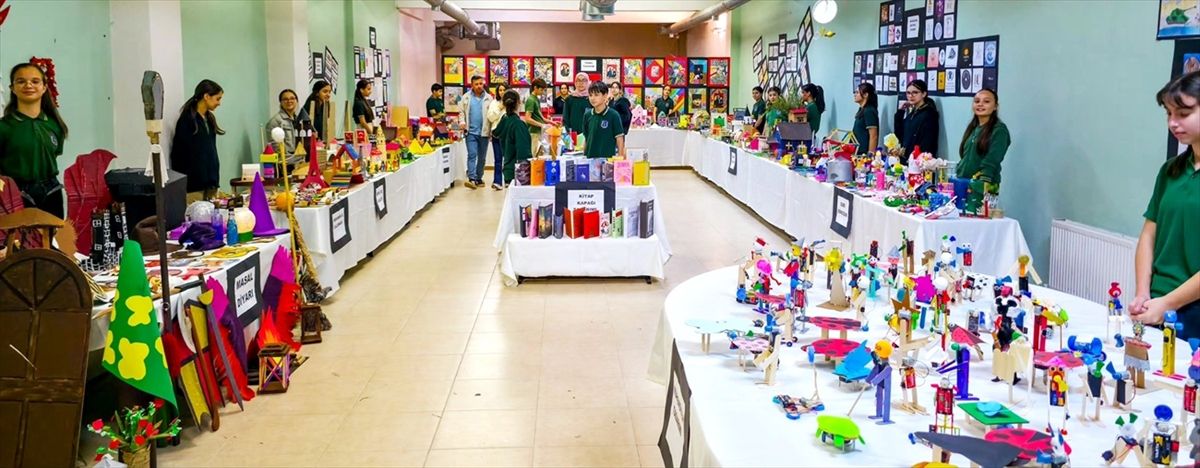 Gelibolu'da öğrenciler yıl sonu sanat ve tasarım sergisi açtı
