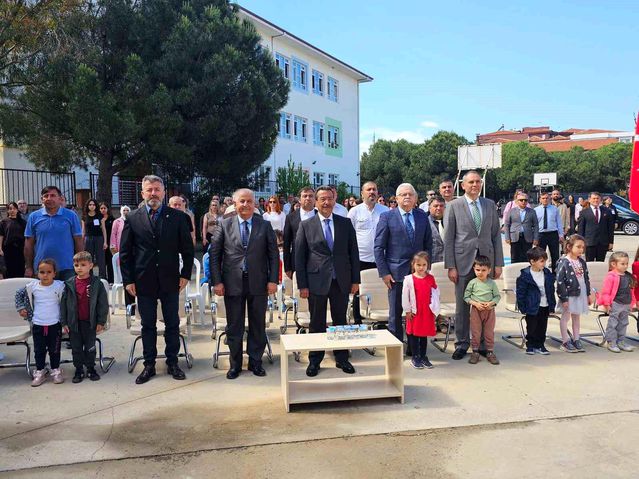 Burhaniye'de Gençlik Festivali Kapsamında Teknoloji ve Sanat Sergisi Açıldı