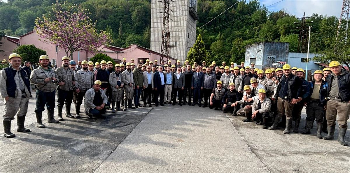 GMİS yönetim kurulu üyeleri madencilerle bayramlaştı