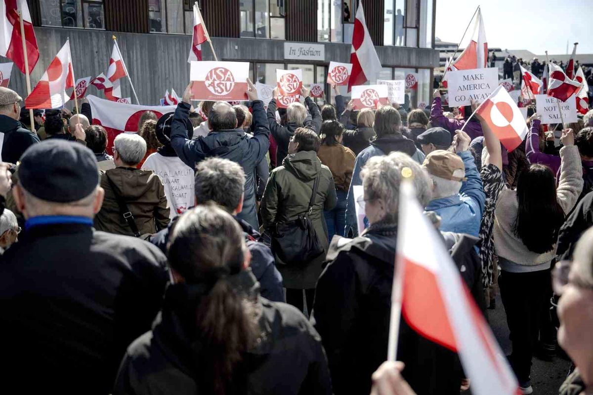 Grönland'daki yeni ABD konsolosluğu önünde protesto