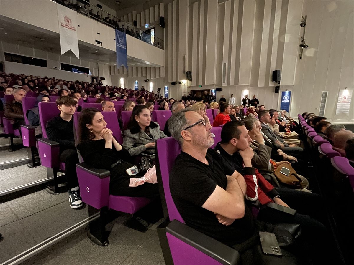 GSB Trabzon Gençlik Korosu konser verdi