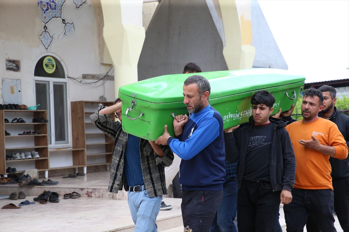 Hatay'da selde hayatını kaybeden 2 kişinin cenazeleri defnedildi
