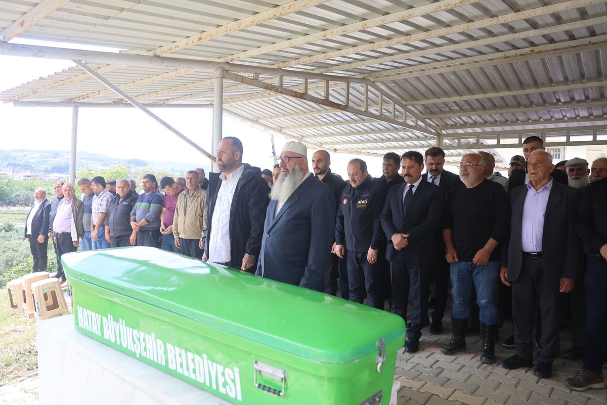Hatay'da selde kaybolan 2 kişiden birinin cesedi bulundu, diğeri aranıyor