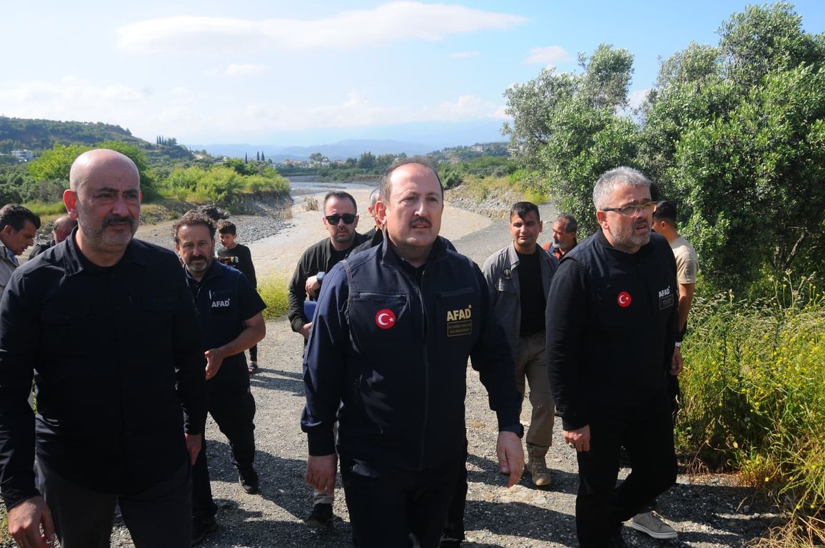 Hatay'da selde kaybolan 2 kişiden birinin cesedi bulundu, diğeri aranıyor