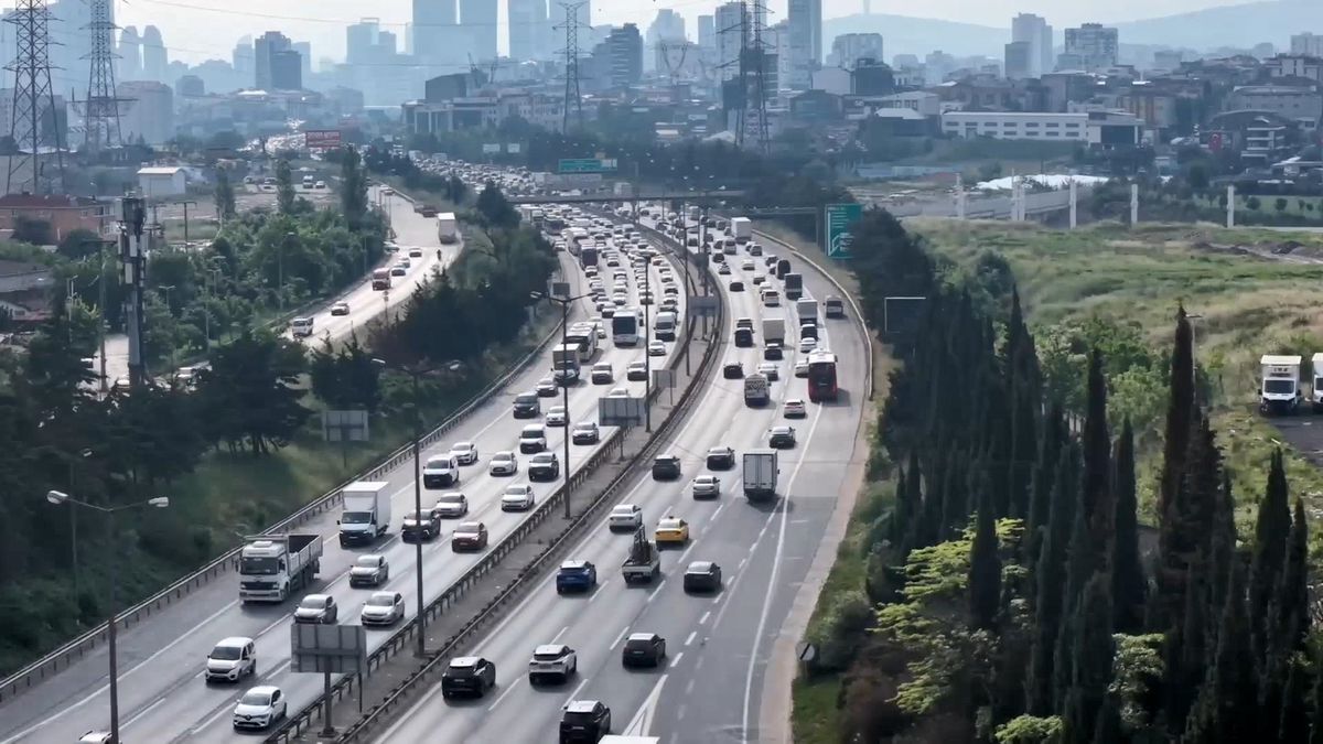 İstanbul'da trafik yoğunluğu yüzde 71'e yükseldi - 2 / Havadan görüntüyle
