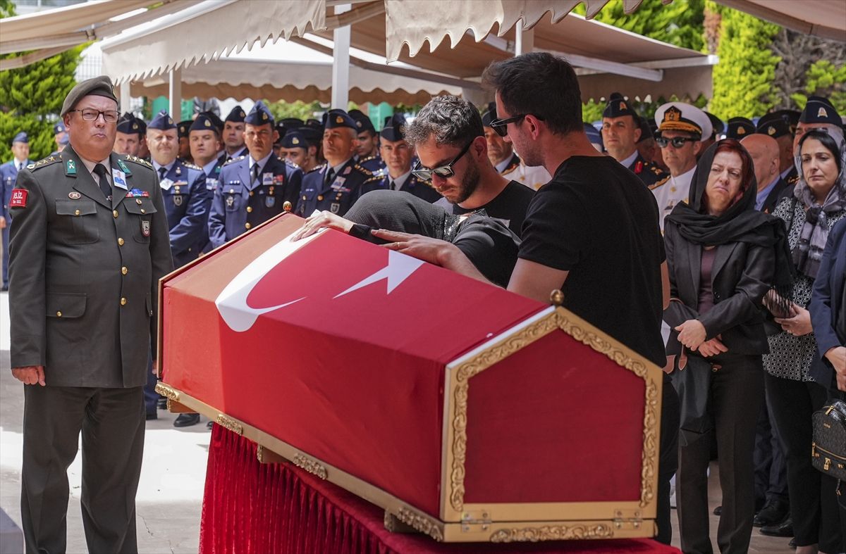 Kalp krizi sonucu hayatını kaybeden Akhisar Garnizon Komutanı son yolculuğuna uğurlandı